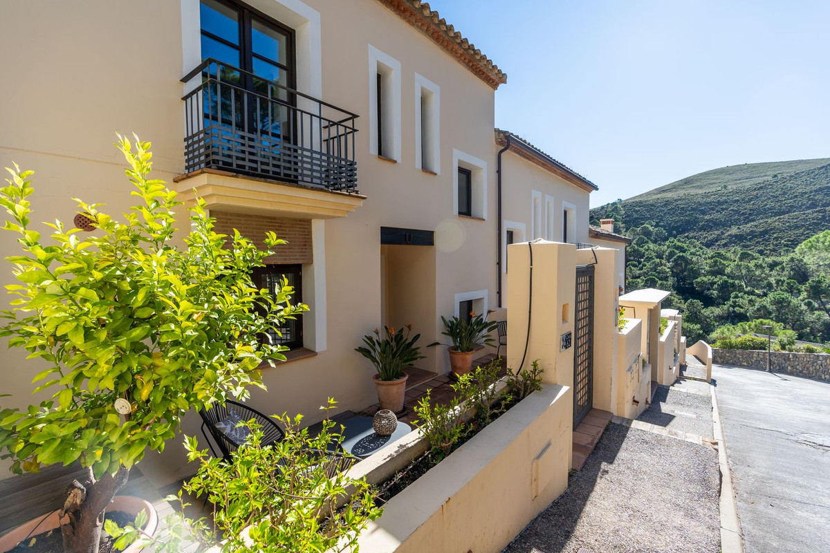 Te koop Herenhuis Costa Del Sol Benahavís € 695.000,-