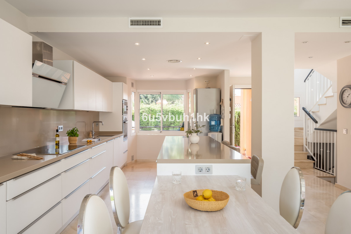 Te koop Herenhuis Costa Del Sol Sierrezuela € 781.000,-