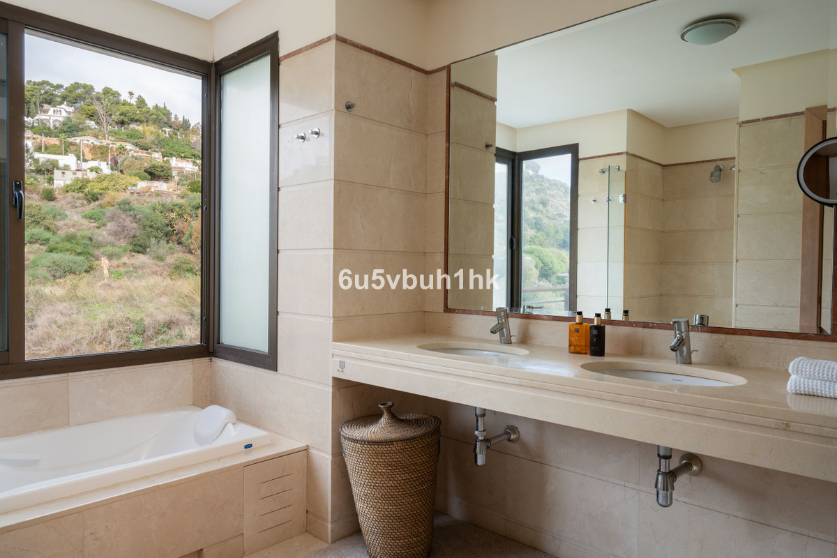 Te koop Half vrijstaand huis Costa Del Sol Benalmadena Pueblo € 890.000,-