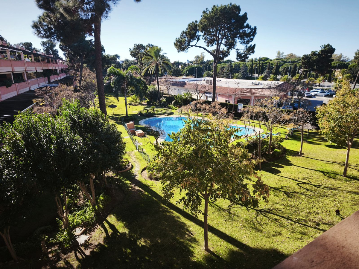 Te koop Middle Floor Apartment Costa Del Sol Elviria € 339.000,-