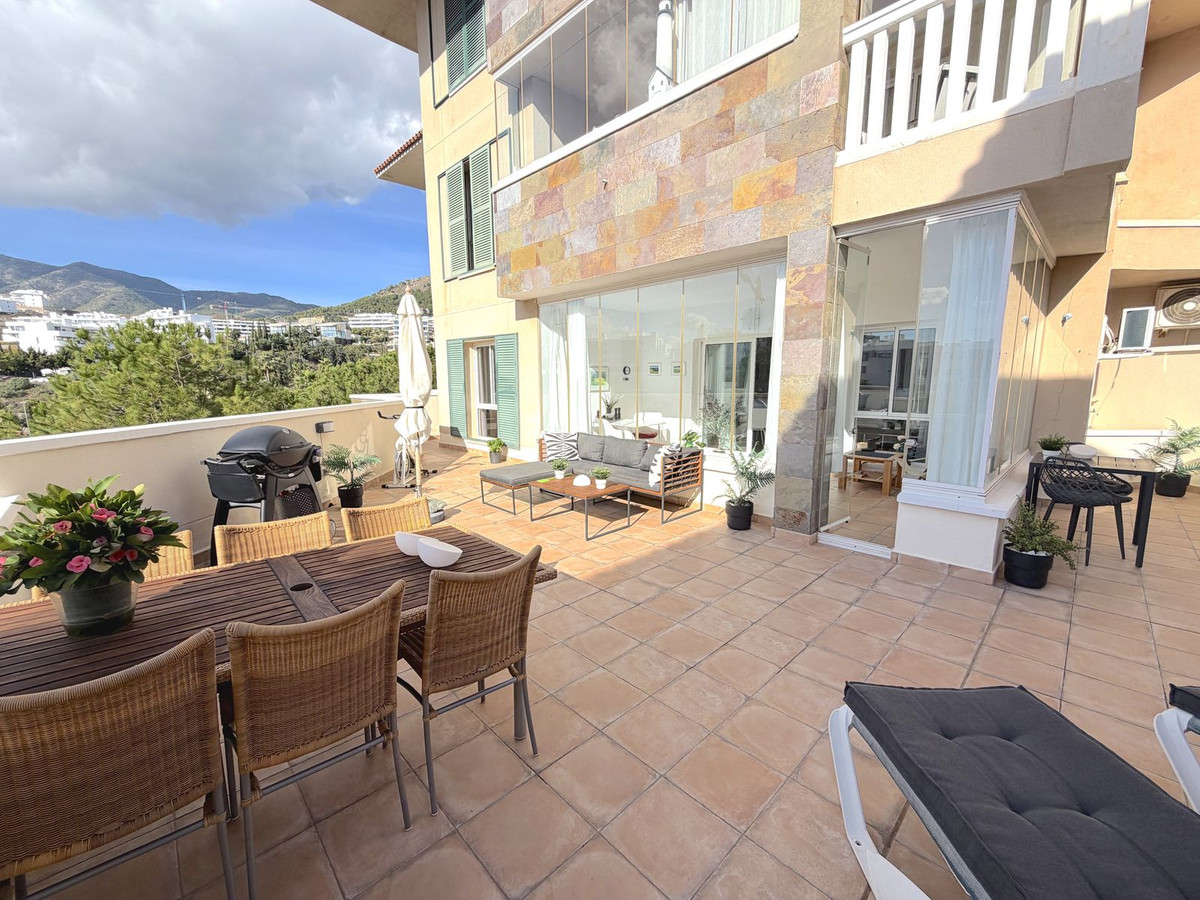 Te koop Middle Floor Apartment Costa Del Sol Higueron € 430.000,-