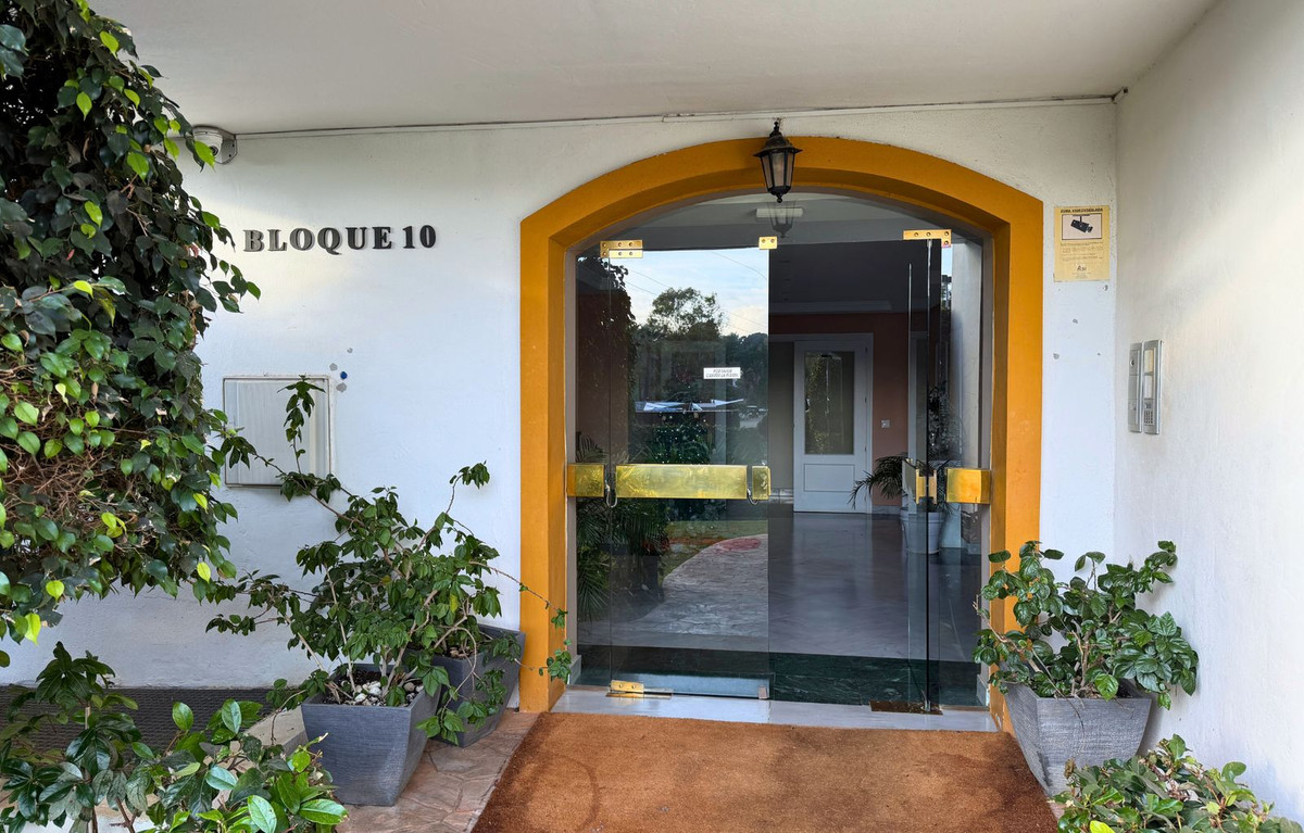 Te koop Middle Floor Apartment Costa Del Sol Puerto Banús € 410.000,-