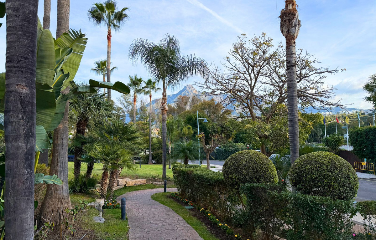 Te koop Middle Floor Apartment Costa Del Sol Puerto Banús € 410.000,-