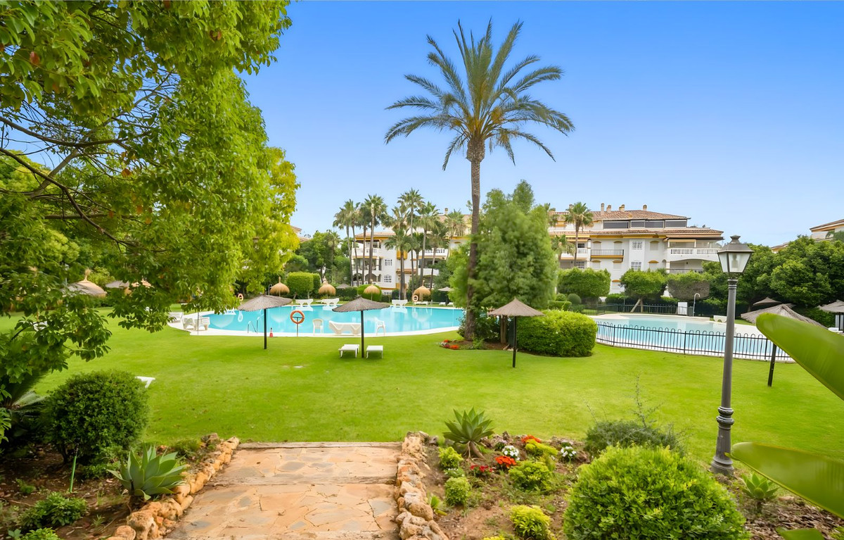 Te koop Middle Floor Apartment Costa Del Sol Puerto Banús € 410.000,-