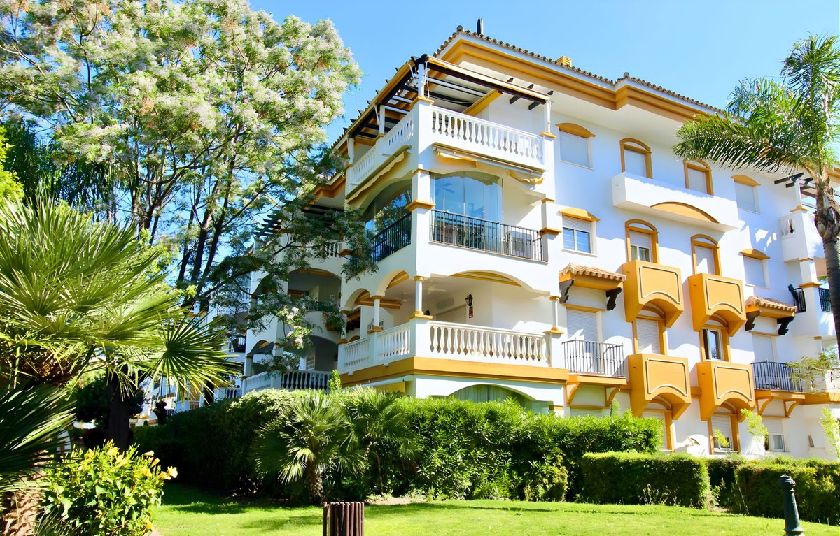 Te koop Middle Floor Apartment Costa Del Sol Puerto Banús € 410.000,-