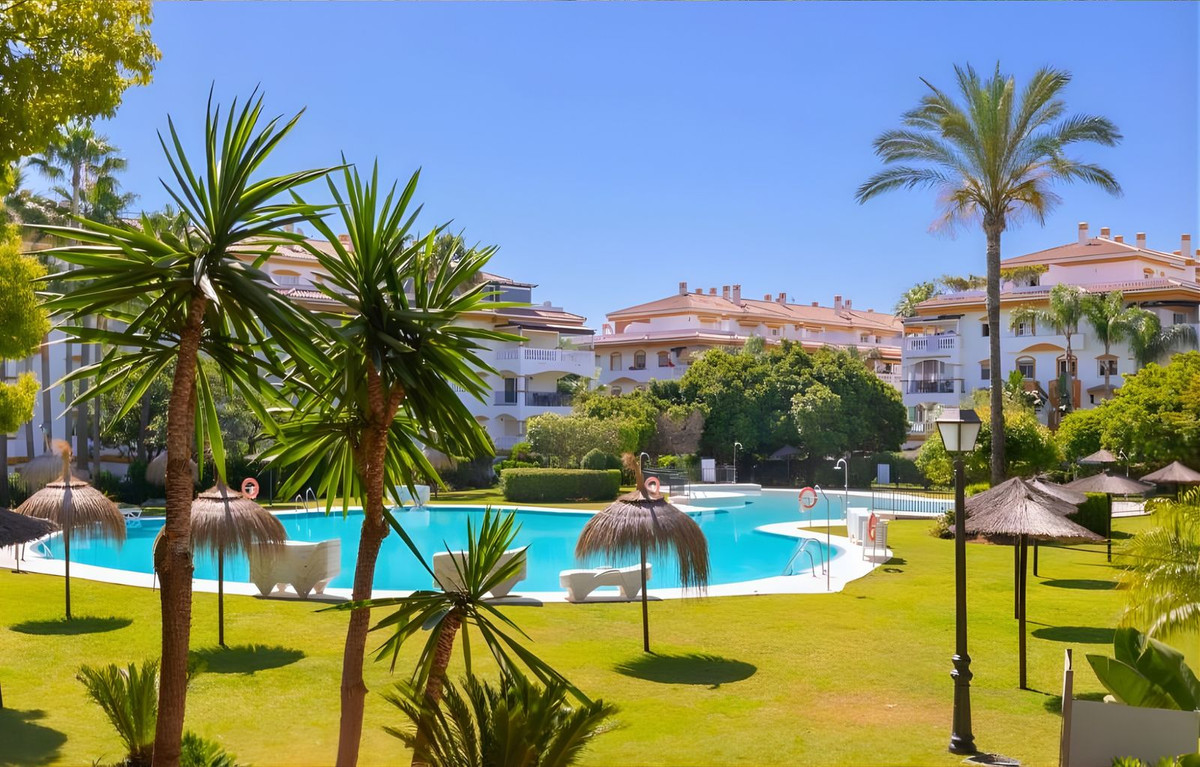Te koop Middle Floor Apartment Costa Del Sol Puerto Banús € 410.000,-