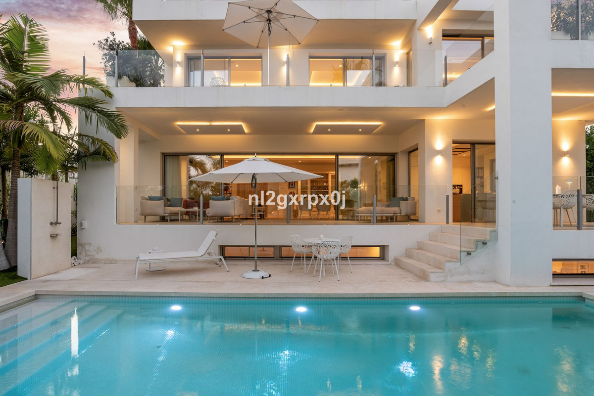Te koop Vrijstaande Villa Costa Del Sol Marbella € 3.200.000,-