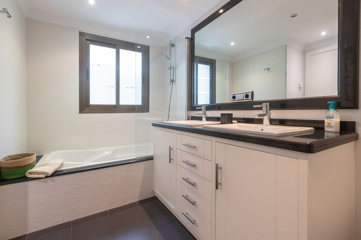 Te koop Penthouse Duplex Costa Del Sol Elviria € 795.000,-