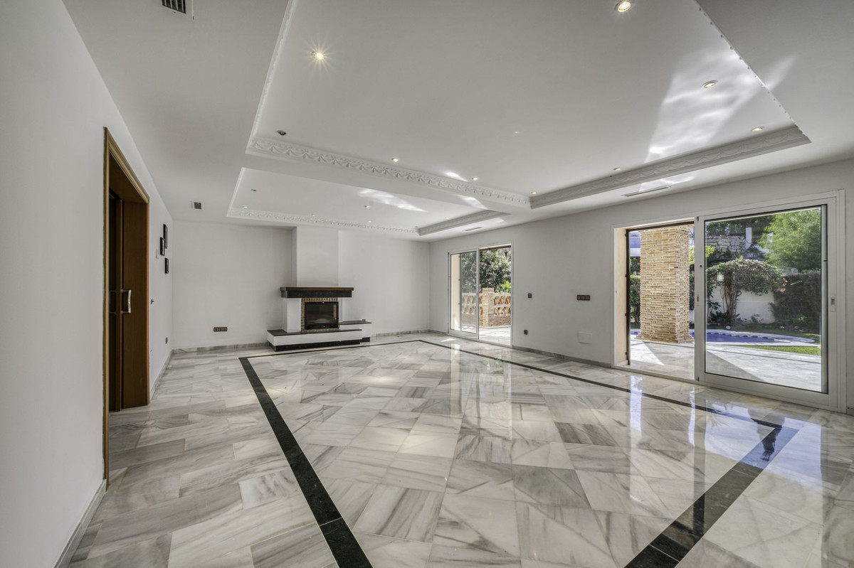 Te koop Vrijstaande Villa Costa Del Sol El Rosario € 2.000.000,-