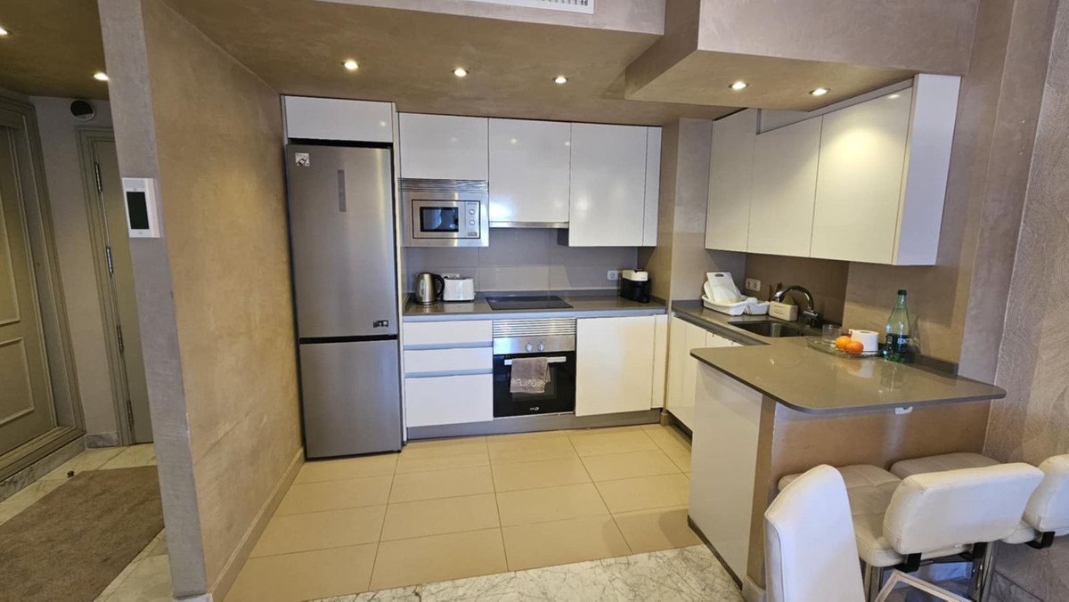 Te koop Middle Floor Apartment Costa Del Sol Puerto Banús € 619.999,-