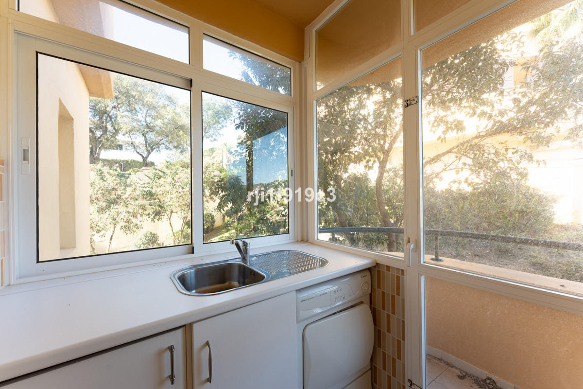 Te koop Middle Floor Apartment Costa Del Sol Elviria € 548.000,-