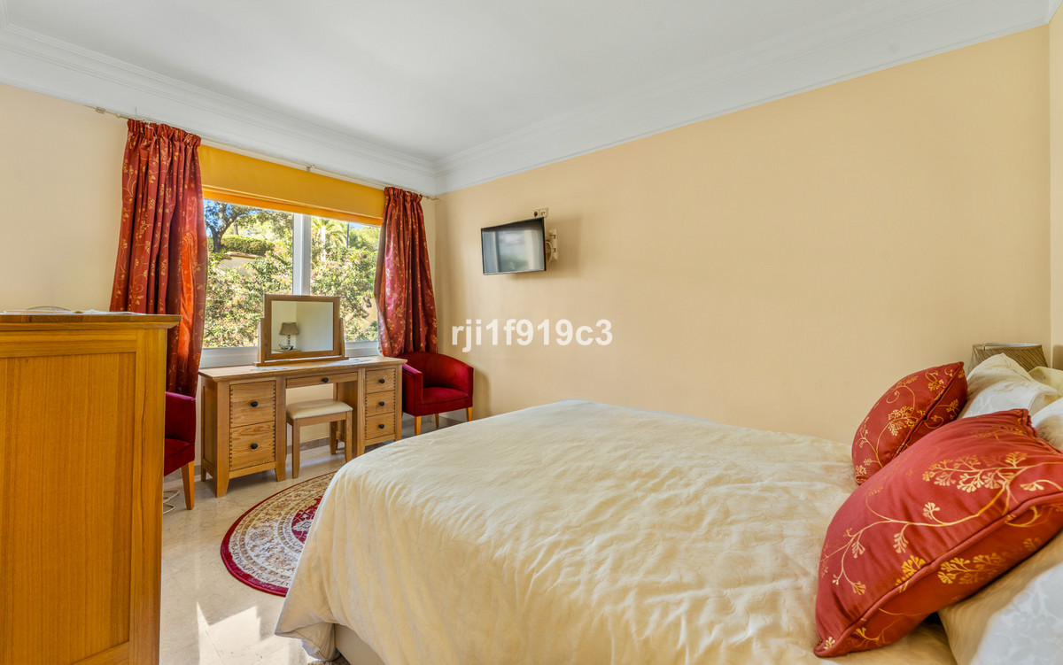 Te koop Middle Floor Apartment Costa Del Sol Elviria € 548.000,-