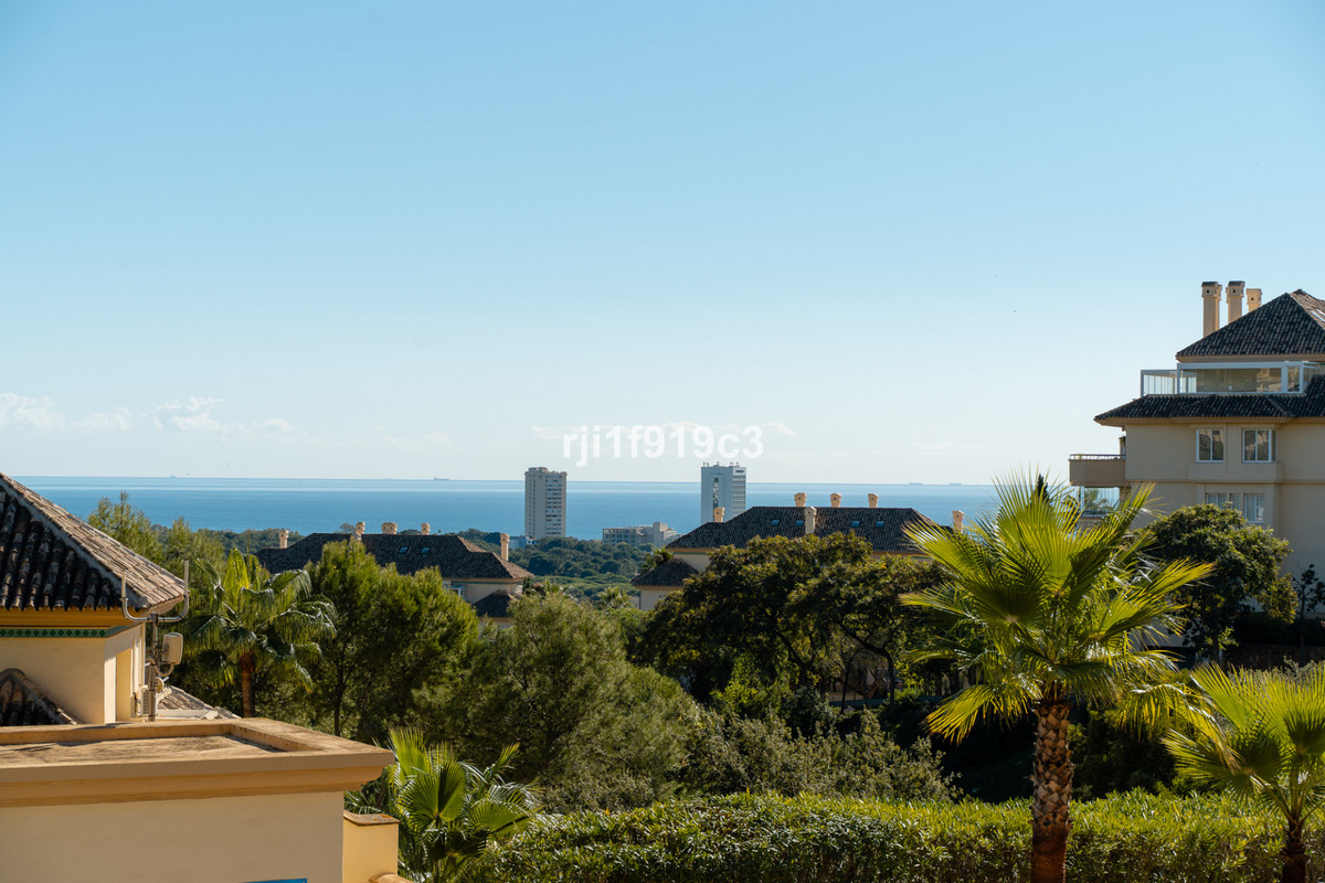 Te koop Middle Floor Apartment Costa Del Sol Elviria € 548.000,-