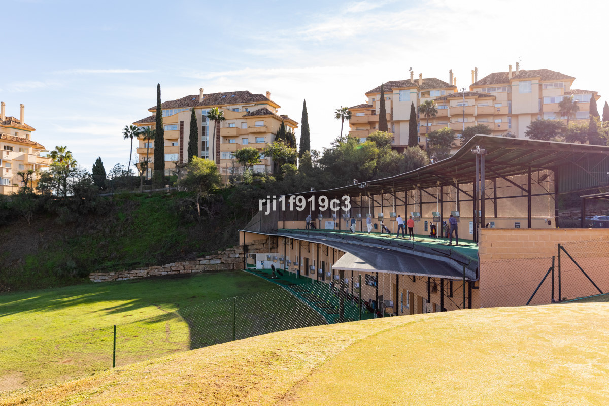 Te koop Middle Floor Apartment Costa Del Sol Elviria € 548.000,-