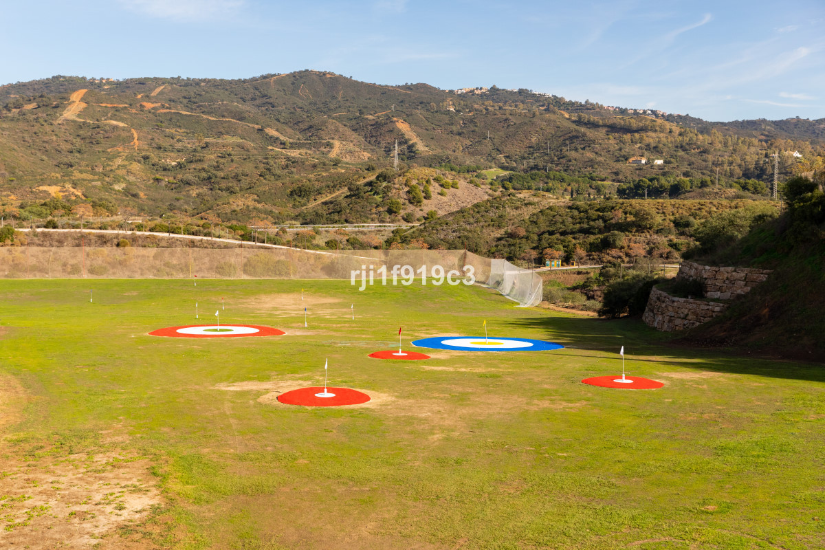 Te koop Middle Floor Apartment Costa Del Sol Elviria € 548.000,-