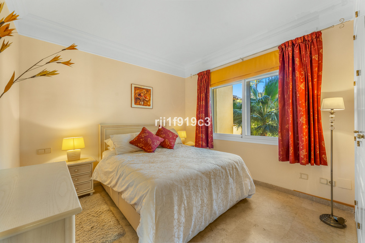 Te koop Middle Floor Apartment Costa Del Sol Elviria € 548.000,-