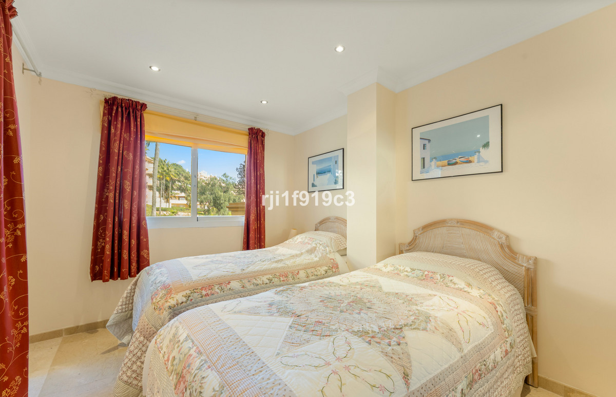 Te koop Middle Floor Apartment Costa Del Sol Elviria € 548.000,-