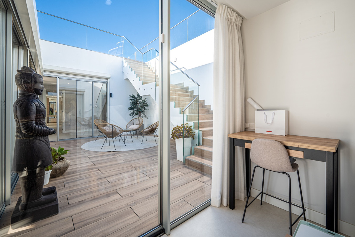 Te koop Vrijstaande Villa Costa Del Sol Estepona € 3.750.000,-