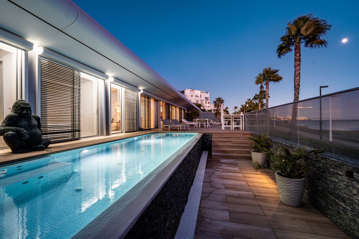 Te koop Vrijstaande Villa Costa Del Sol Estepona € 3.750.000,-