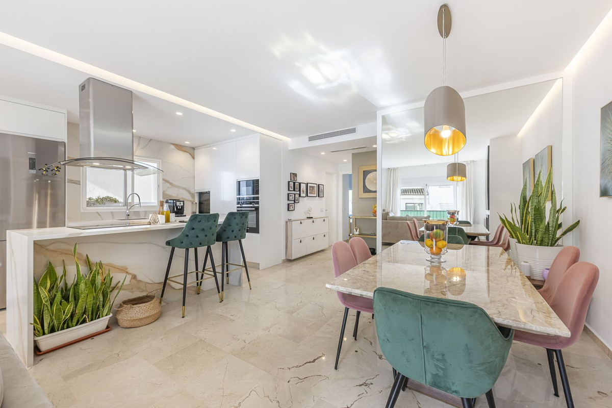 Te koop Middle Floor Apartment Costa Del Sol Aloha € 499.000,-