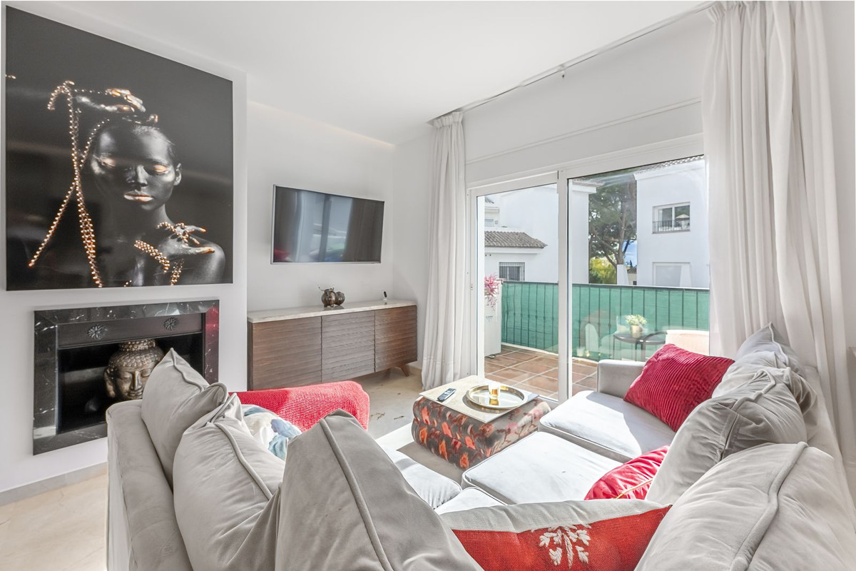 Te koop Middle Floor Apartment Costa Del Sol Aloha € 499.000,-