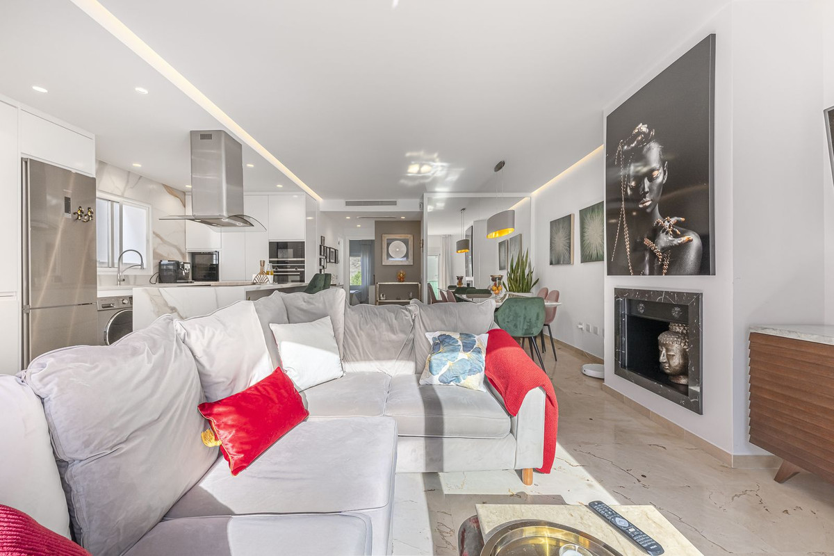 Te koop Middle Floor Apartment Costa Del Sol Aloha € 499.000,-