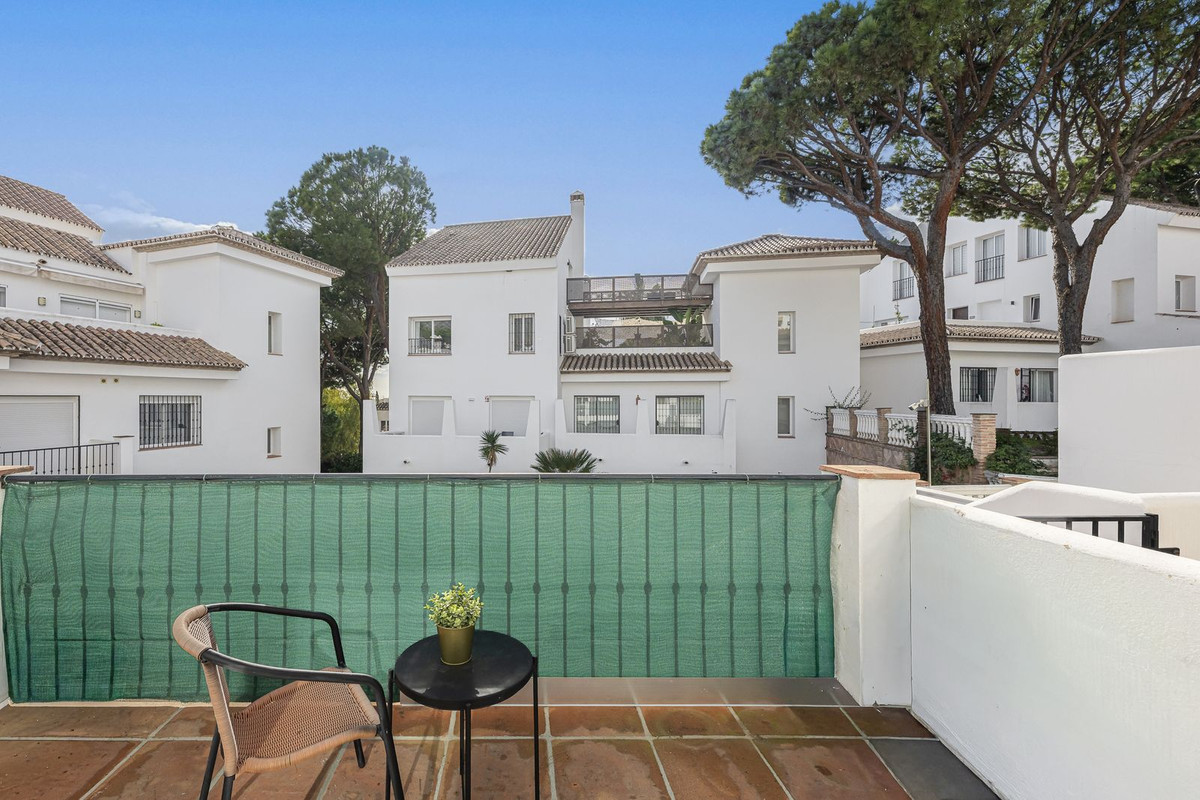 Te koop Middle Floor Apartment Costa Del Sol Aloha € 499.000,-