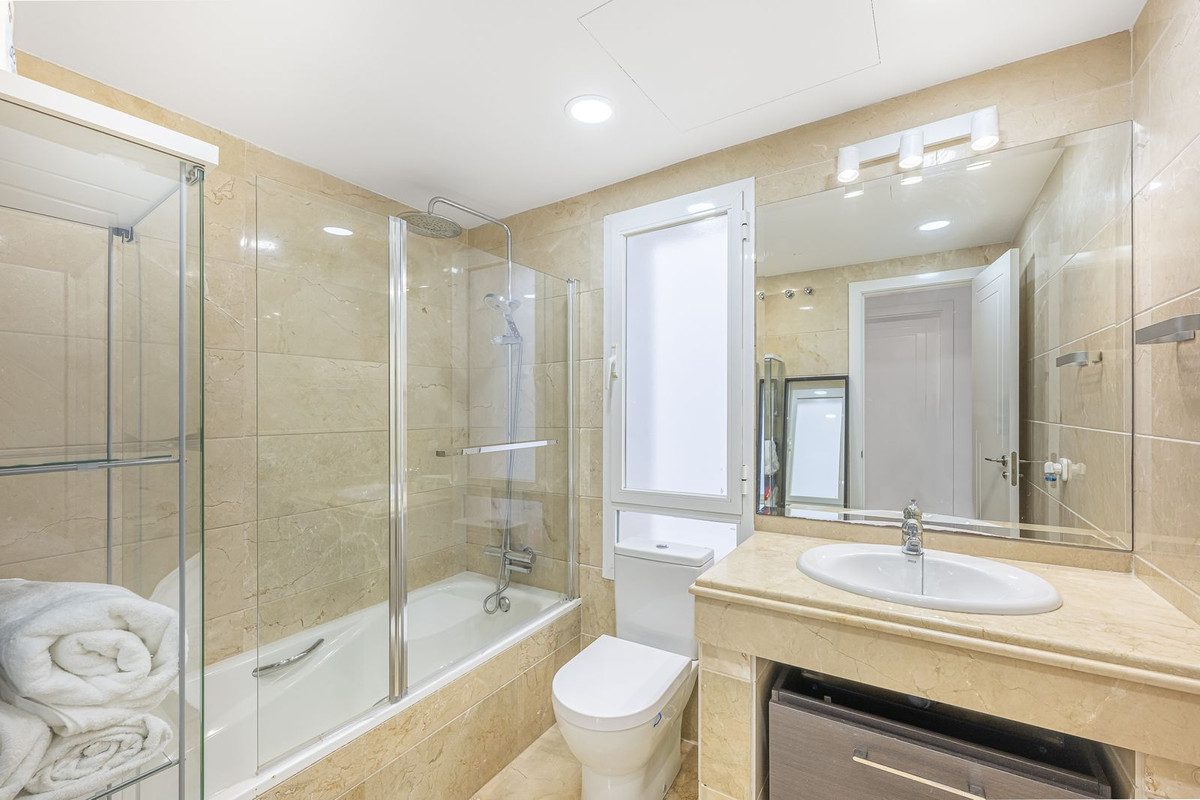 Te koop Middle Floor Apartment Costa Del Sol Aloha € 499.000,-