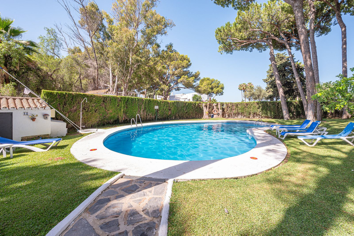 Te koop Middle Floor Apartment Costa Del Sol Aloha € 499.000,-