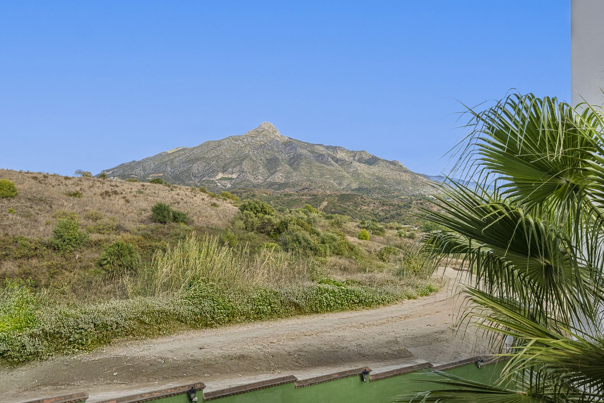 Te koop Middle Floor Apartment Costa Del Sol Aloha € 499.000,-