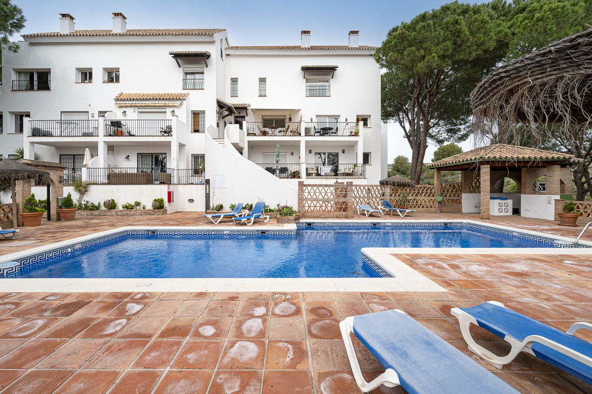 Te koop Middle Floor Apartment Costa Del Sol Aloha € 499.000,-