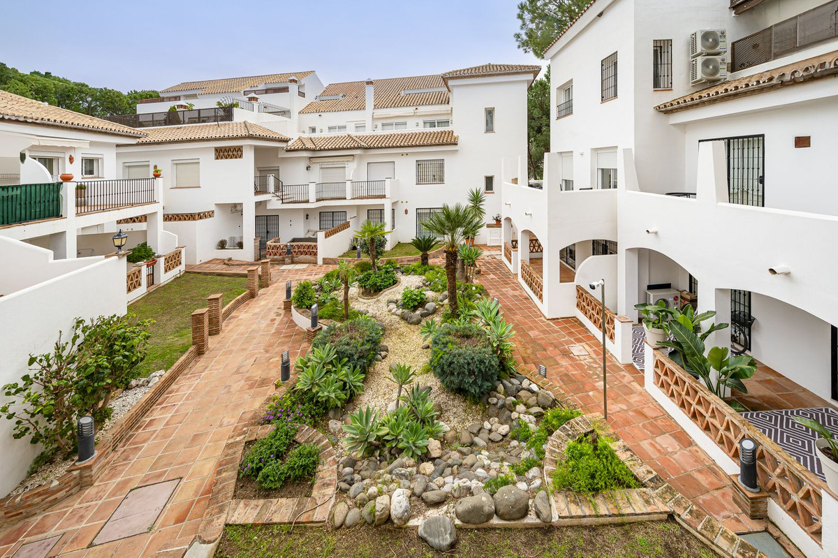 Te koop Middle Floor Apartment Costa Del Sol Aloha € 499.000,-