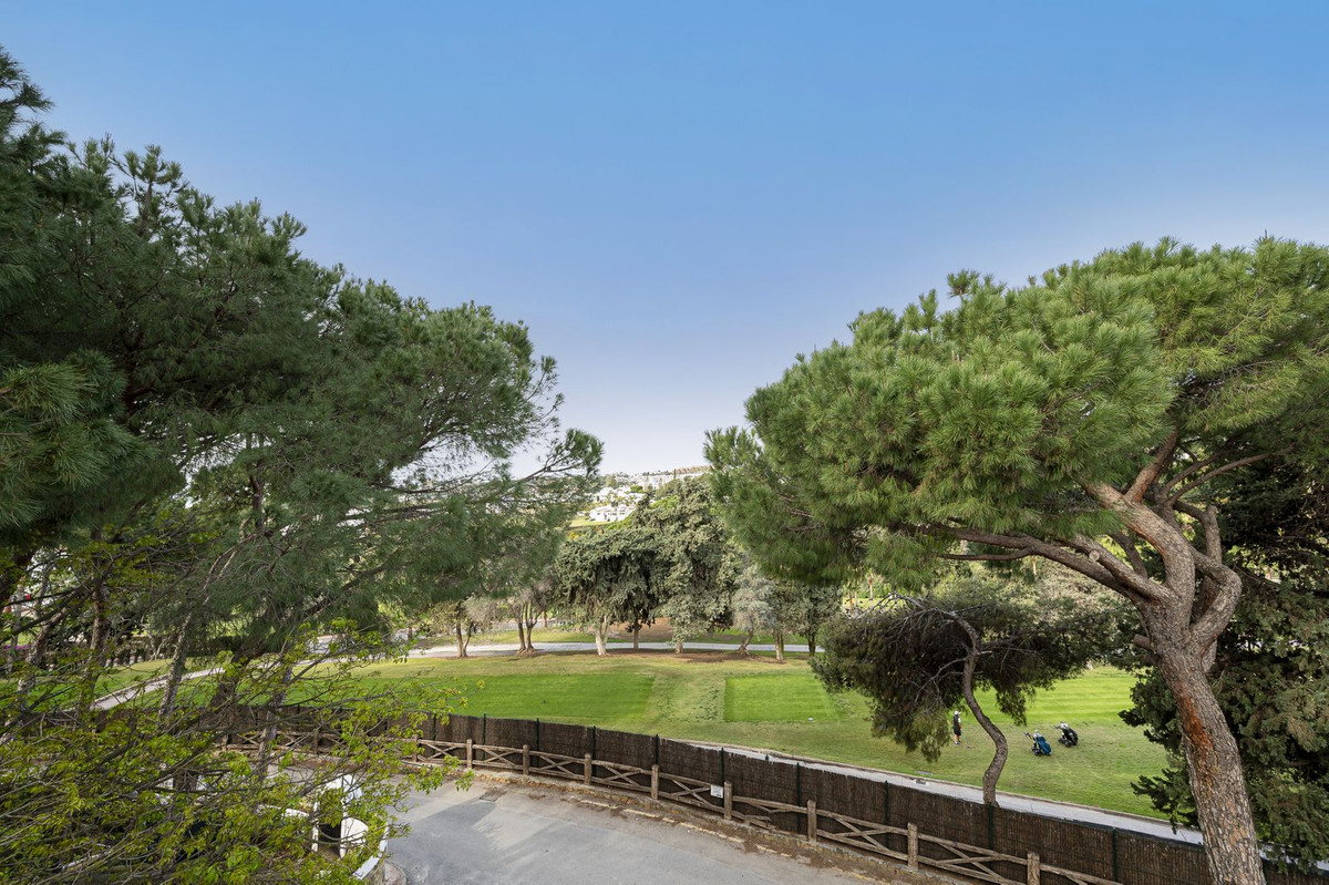 Te koop Middle Floor Apartment Costa Del Sol Aloha € 499.000,-