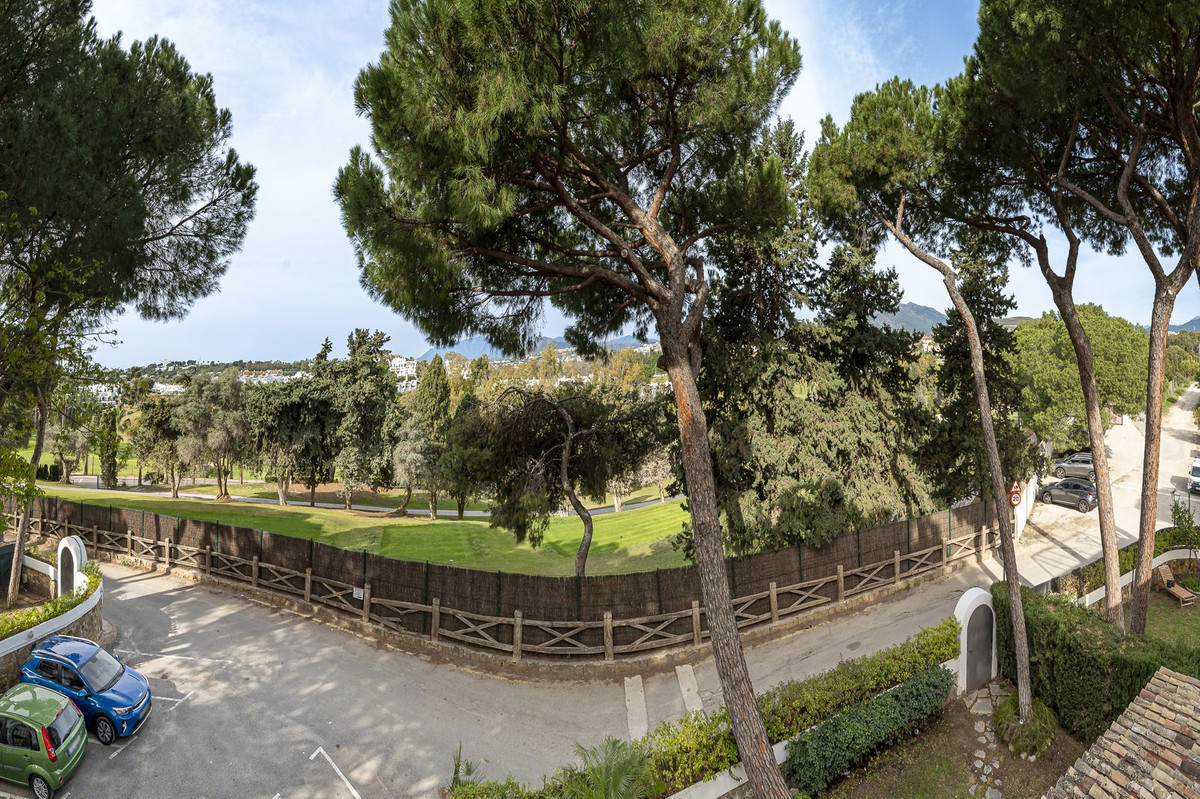 Te koop Middle Floor Apartment Costa Del Sol Aloha € 499.000,-