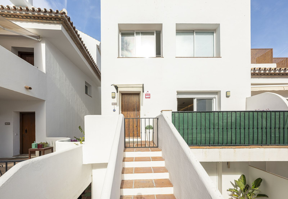 Te koop Middle Floor Apartment Costa Del Sol Aloha € 499.000,-