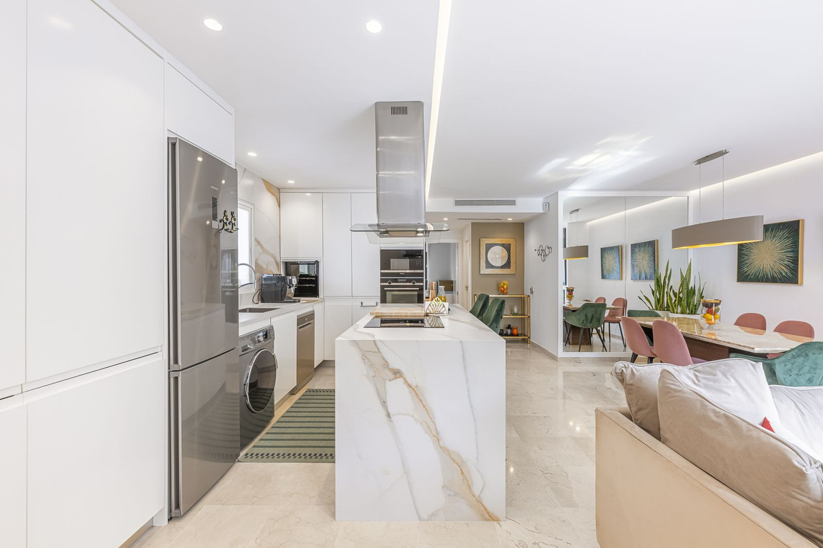 Te koop Middle Floor Apartment Costa Del Sol Aloha € 499.000,-