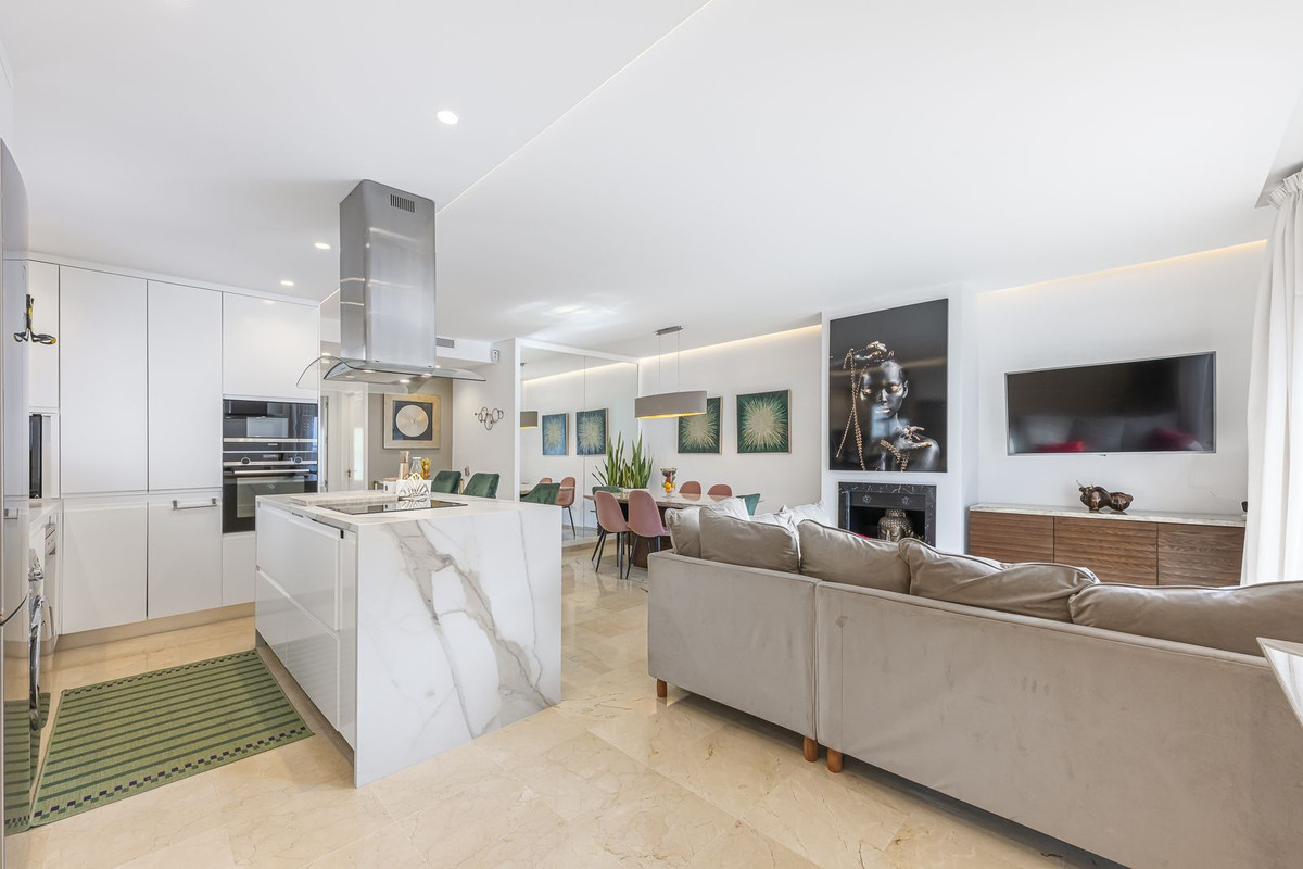 Te koop Middle Floor Apartment Costa Del Sol Aloha € 499.000,-