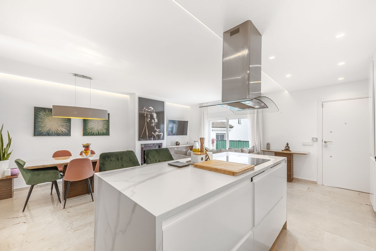 Te koop Middle Floor Apartment Costa Del Sol Aloha € 499.000,-