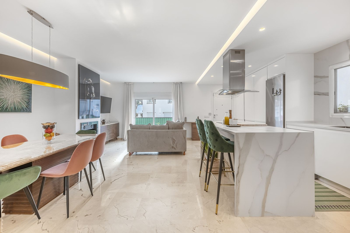 Te koop Middle Floor Apartment Costa Del Sol Aloha € 499.000,-