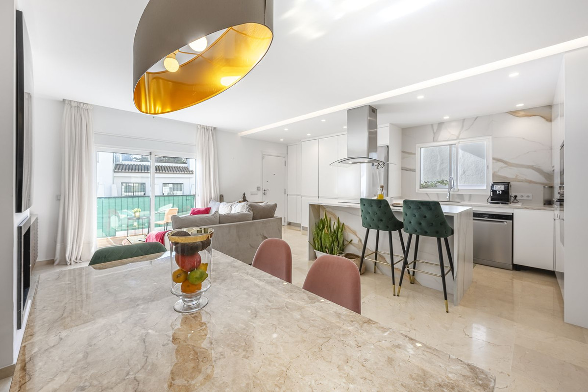 Te koop Middle Floor Apartment Costa Del Sol Aloha € 499.000,-