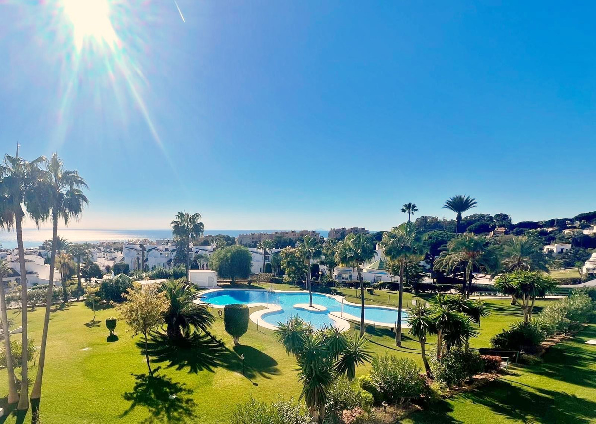 Te koop Middle Floor Apartment Costa Del Sol Calahonda € 468.000,-