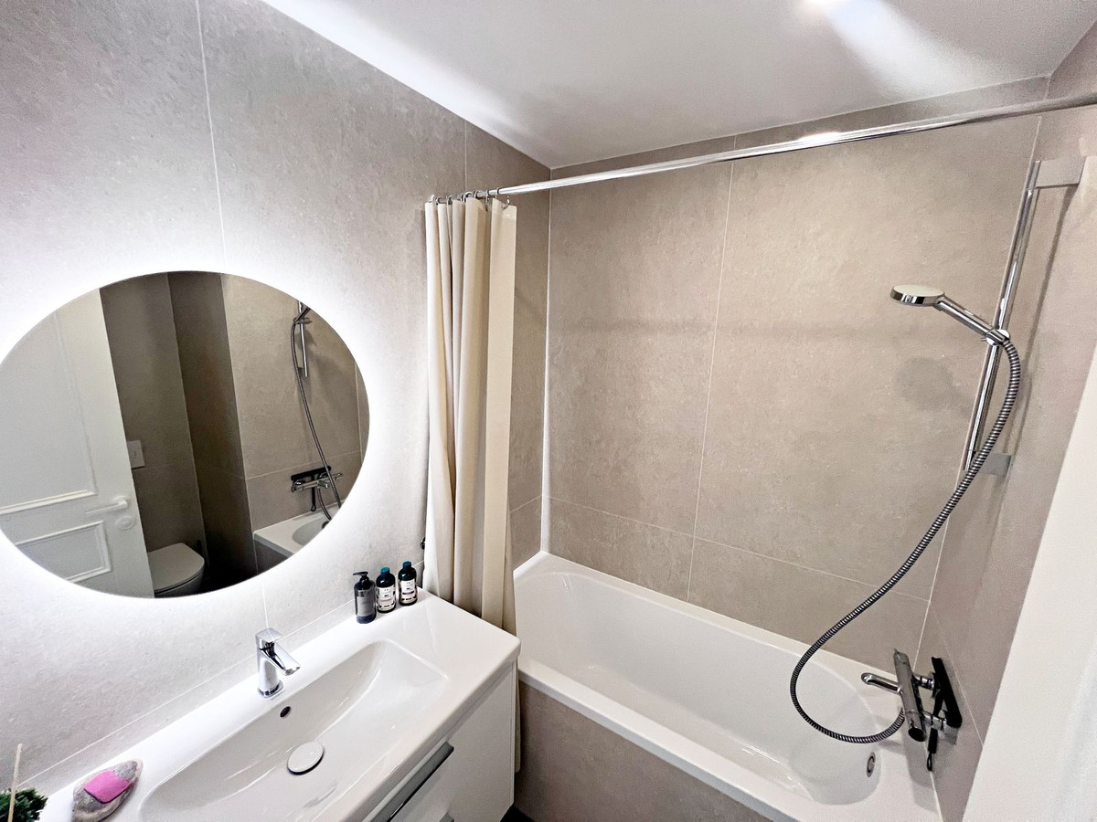 Te koop Middle Floor Apartment Costa Del Sol Calahonda € 468.000,-