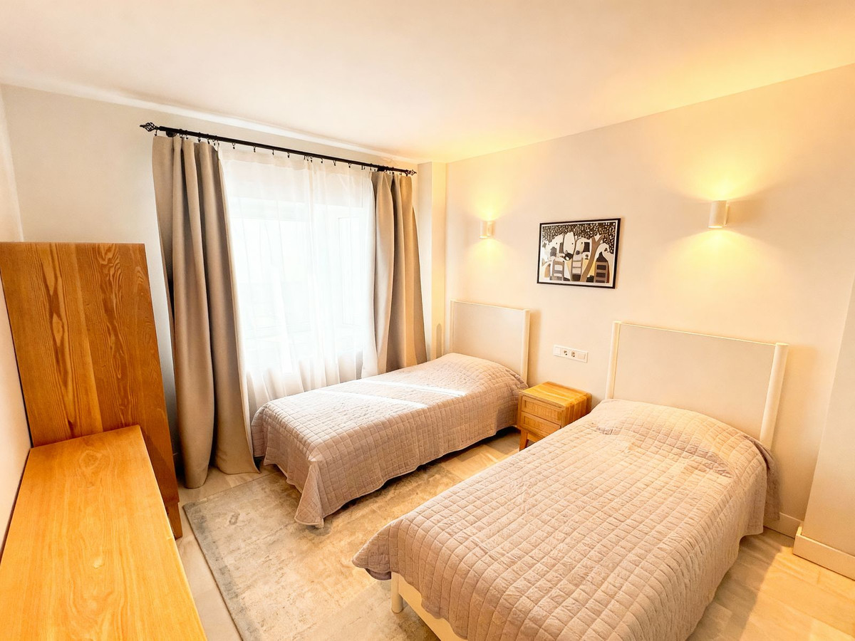 Te koop Middle Floor Apartment Costa Del Sol Calahonda € 468.000,-