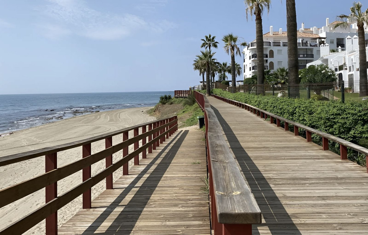 Te koop Middle Floor Apartment Costa Del Sol Calahonda € 468.000,-