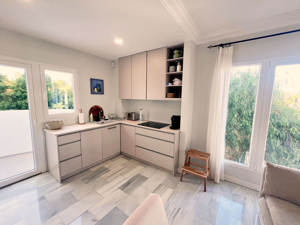 Te koop Middle Floor Apartment Costa Del Sol Calahonda € 468.000,-