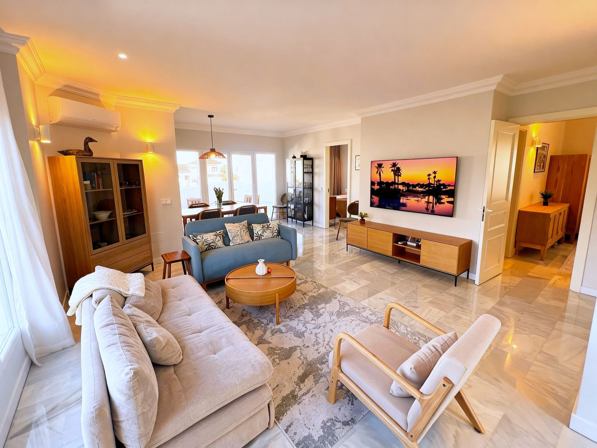 Te koop Middle Floor Apartment Costa Del Sol Calahonda € 468.000,-