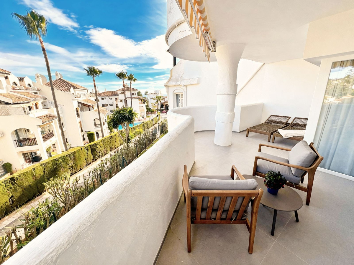 Te koop Middle Floor Apartment Costa Del Sol Calahonda € 468.000,-