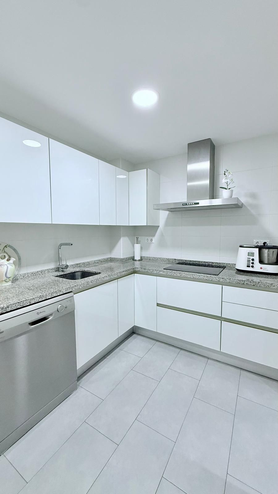 Te koop Middle Floor Apartment Costa Del Sol Fuengirola € 424.000,-