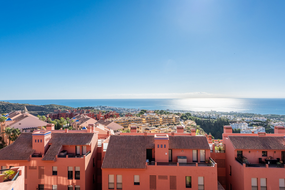 Te koop Middle Floor Apartment Costa Del Sol Calahonda € 690.000,-