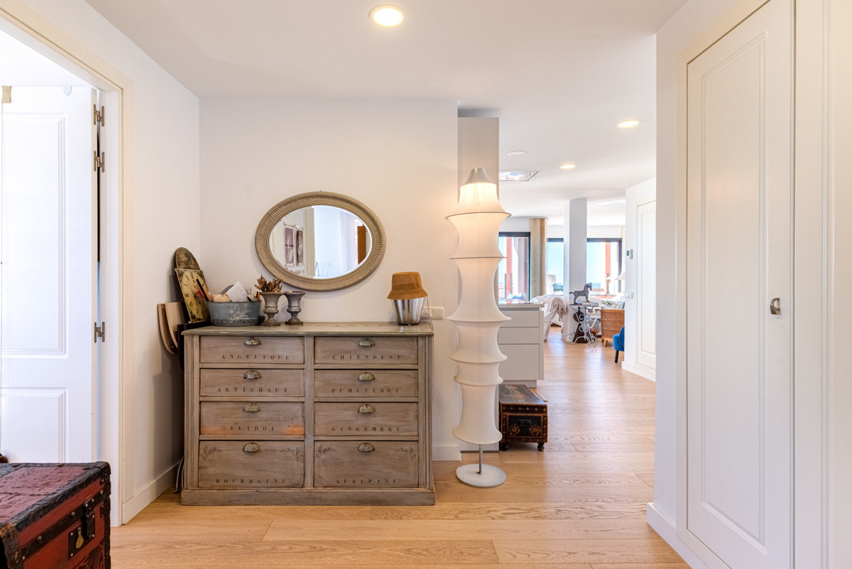 Te koop Middle Floor Apartment Costa Del Sol Calahonda € 690.000,-